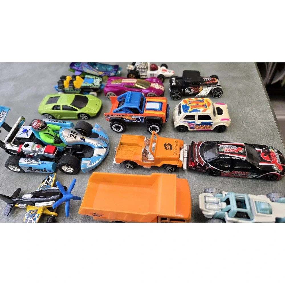 19 Hot Wheels Matchbox Diecast Vehicle Lot BMW Bone Shaker Lamborghini Trucks